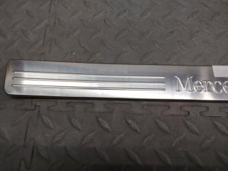 Накладка на порог правая передняя MERCEDES-BENZ C-CLASS W204 M271KE18ML (271.950) A2046800135 2 ракурс