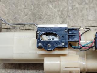 Топливный насос NISSAN MOCO MG33S R06A 15100-82K01 2 ракурс