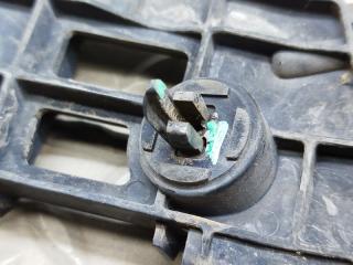 Крепеж бампера левый передний TOYOTA PRIUS ZVW30 2ZR-FXE 52116-47020 3 ракурс