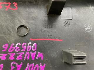 Накладка на стойку кузова правая AUDI A3 8P CDA 8P4867240 4 ракурс