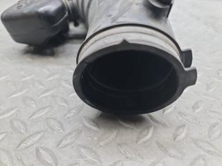 Патрубок воздушн.фильтра TOYOTA CROWN GRS200 4GR-FSE 17880-31180 5 ракурс Патрубок воздушн.фильтра TOYOTA CROWN GRS200 4GR-FSE 17880-31180 5 ракурс