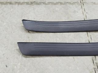 Накладка на порог TOYOTA CROWN AZSH20 A25A 67916-30210 2 ракурс Накладка на порог TOYOTA CROWN AZSH20 A25A 67916-30210 2 ракурс