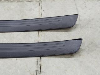 Накладка на порог TOYOTA CROWN AZSH20 A25A 67916-30210 3 ракурс Накладка на порог TOYOTA CROWN AZSH20 A25A 67916-30210 3 ракурс