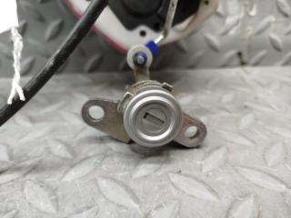 Замок двери правый передний NISSAN CARAVAN E26 T27-11410 3 ракурс