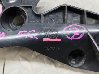 Крепеж бампера правый передний TOYOTA CROWN AZSH20 A25A 52535-30250 3 ракурс