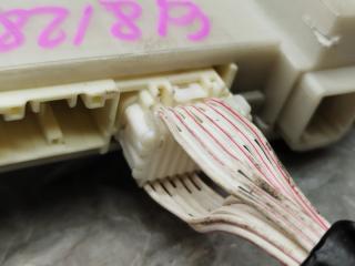 Блок предохранителей TOYOTA CROWN GRS204 2GR-FSE 82670-30800 3 ракурс
