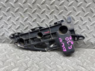 Крепеж бампера правый передний TOYOTA PRIUS ALPHA ZVW41 2ZR-FXE 5211547030 1 ракурс