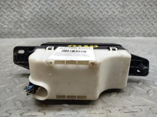 Блок предохранителей TOYOTA ISIS ANM10 1AZ-FSE 5 ракурс