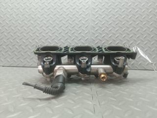 Топливная рейка левая AUDI A6 4F BDX 06E130089B 2 ракурс