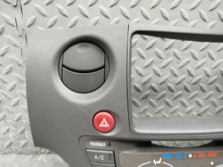 Консоль магнитофона TOYOTA SIENTA NCP81 55405-52430 2 ракурс Консоль магнитофона TOYOTA SIENTA NCP81 55405-52430 2 ракурс