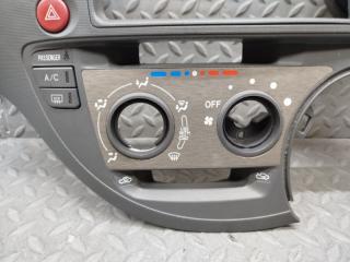 Консоль магнитофона TOYOTA SIENTA NCP81 55405-52430 4 ракурс Консоль магнитофона TOYOTA SIENTA NCP81 55405-52430 4 ракурс