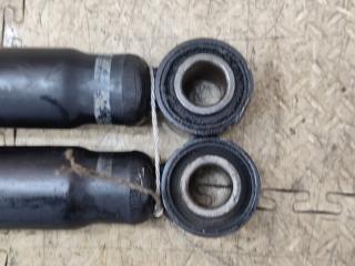 Амортизатор задний TOYOTA VOXY ZRR70 3ZR-FAE 48531-28700 3 ракурс