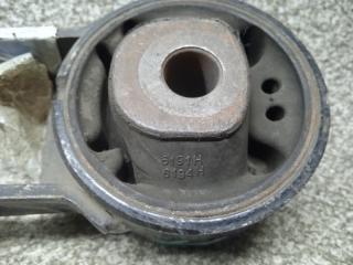 Подушка двигателя задняя TOYOTA RACTIS NCP105 3 ракурс Подушка двигателя задняя TOYOTA RACTIS NCP105 3 ракурс