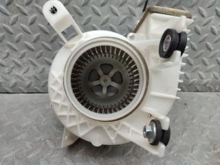 Мотор охлаждения батареи TOYOTA PRIUS ZVW30 2ZR-FXE G9230-47020 4 ракурс Мотор охлаждения батареи TOYOTA PRIUS ZVW30 2ZR-FXE G9230-47020 4 ракурс