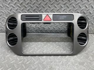 Консоль магнитофона VOLKSWAGEN TIGUAN 5N CAW 5M0858071 1 ракурс