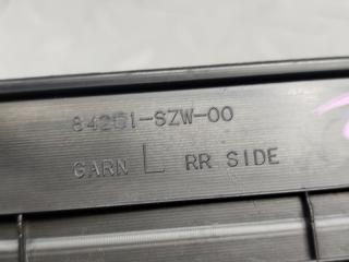 Накладка на порог левая задняя HONDA STEPWGN RK5 R20A 84201-SZW-00 5 ракурс