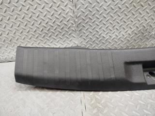 Накладка замка багажника левая HONDA WR-V DG5 L15D 8464031XX0 2 ракурс Накладка замка багажника левая HONDA WR-V DG5 L15D 8464031XX0 2 ракурс