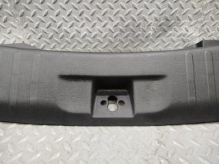 Накладка замка багажника левая HONDA WR-V DG5 L15D 8464031XX0 3 ракурс Накладка замка багажника левая HONDA WR-V DG5 L15D 8464031XX0 3 ракурс