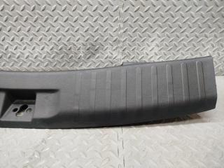 Накладка замка багажника левая HONDA WR-V DG5 L15D 8464031XX0 4 ракурс Накладка замка багажника левая HONDA WR-V DG5 L15D 8464031XX0 4 ракурс