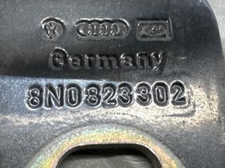 Петля капота AUDI TT 8N AUQ 8N0823302, 8N0823301 4 ракурс