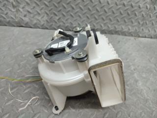Мотор охлаждения батареи TOYOTA PRIUS ZVW30 2ZR-FXE G9230-47070 1 ракурс Мотор охлаждения батареи TOYOTA PRIUS ZVW30 2ZR-FXE G9230-47070 1 ракурс