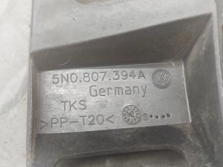 Крепеж бампера правый задний VOLKSWAGEN TIGUAN 5N CAW 5N0807394A 5 ракурс