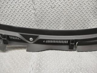 Планка под дворники AUDI TT 8N AUQ 8N2819415B 3 ракурс
