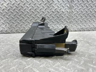Блок предохранителей TOYOTA ARISTO JZS160 2JZ-GE 5 ракурс