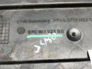 Пластиковая крышка на двс VOLKSWAGEN TOURAN 1T2 BLG 03C100925BB 3 ракурс