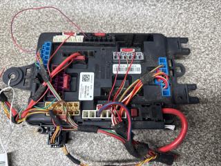 Блок предохранителей BMW 3-SERIES F31 N47D20C 933788001 2 ракурс