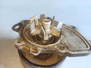 Помпа TOYOTA ESTIMA ACR30, ACR40 2AZ-FE 3 ракурс