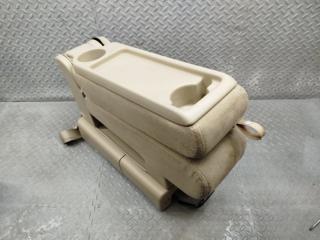 Бардачок между сиденьями NISSAN SERENA C25 MR20DE 1 ракурс