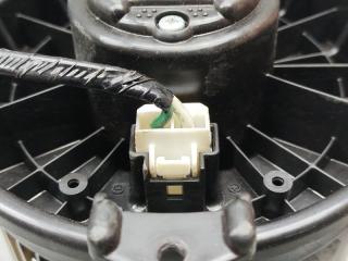Мотор печки передний HONDA ODYSSEY RC1 K24W VTEC 3 ракурс