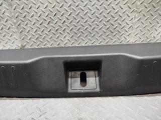 Накладка замка багажника HONDA JADE FR4 LEB 84640-T4R-J010 3 ракурс