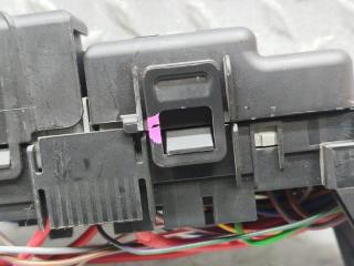 Блок предохранителей VOLVO XC70 BZ90 B6304T4 31337663 5 ракурс