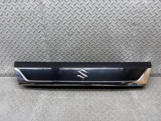 Накладка 5-й двери задняя SUZUKI SOLIO MA15S K12B 1 ракурс