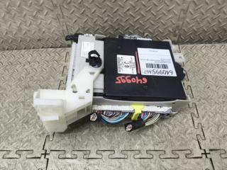 Блок предохранителей TOYOTA PRIUS ALPHA ZVW41 2ZR-FXE 89221-47210 4 ракурс