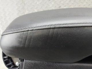 Бардачок между сиденьями HONDA VEZEL RU4 83420-T7B-00-21 4 ракурс