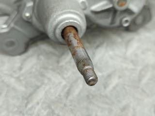 Мотор дворников задний SUBARU LUCRA L455F 85130-B2080 2 ракурс Мотор дворников задний SUBARU LUCRA L455F 85130-B2080 2 ракурс