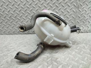 Бачок расширительный AUDI A3 8VS CXS 8K0010571 3 ракурс Бачок расширительный AUDI A3 8VS CXS 8K0010571 3 ракурс