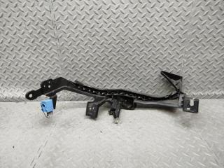 Крепление фары левое переднее SUBARU IMPREZA GT7 FB20CSZHJA 57707FL010 2 ракурс