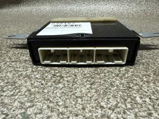 Блок управления дверьми правый задний LEXUS LS460 USF40 1UR-FSE 89224-50121 2 ракурс