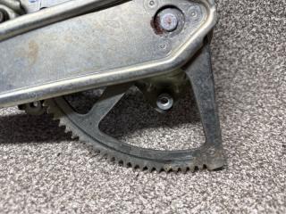 Стеклоподъемник левый задний LEXUS LS460 USF40 85720-50110 2 ракурс
