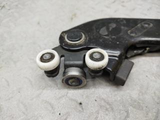 Ролик раздвижной двери правый HONDA ODYSSEY RC1 K24W VTEC 3 ракурс
