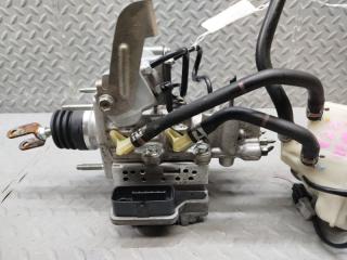 Главный тормозной цилиндр TOYOTA PRIUS ZVW30 2ZR-FXE 47210-47290 3 ракурс