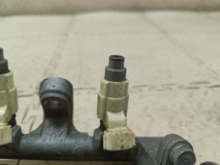 Топливная рейка NISSAN KIX H59A 4A30T 7450933 5 ракурс