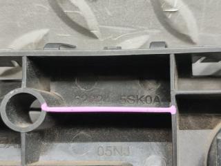 Крепеж бампера правый передний NISSAN LEAF ZE1 EM57 622245SK0A 4 ракурс