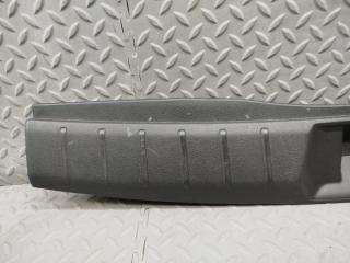 Накладка замка багажника SUBARU LEVORG VN5 CB18EYWHAA 95073VC000 2 ракурс