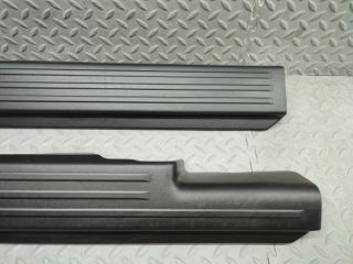 Накладка на порог SUZUKI JIMNY JB64W R06A-T 76161-77R0, 76151-77R0 3 ракурс