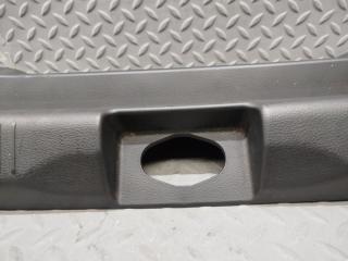 Накладка замка багажника SUZUKI SOLIO MA37S K12C 76191-83S0 3 ракурс